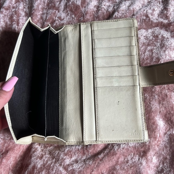 Gucci purse with matching wallet - Picture 10 of 16